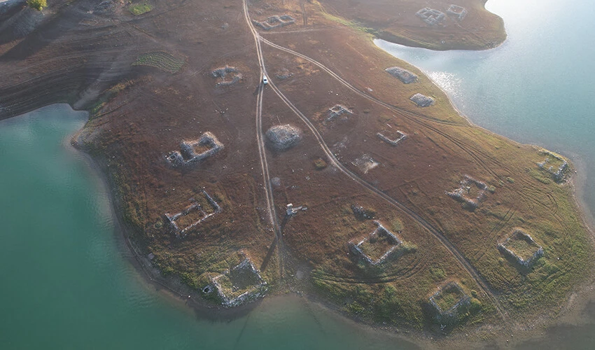 Suların çekilmesiyle ortaya çıktı