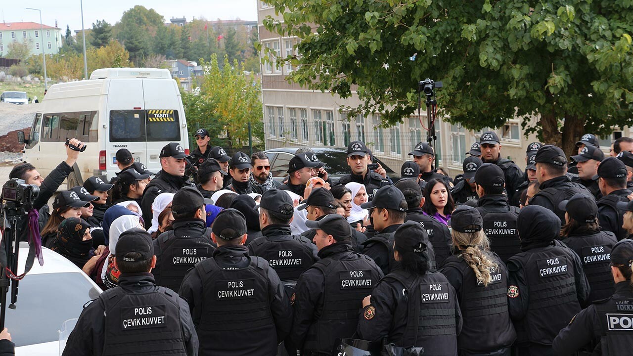 Şırnak&#039;ta izinsiz gösteriye müdahale: 21 şüpheli gözaltında