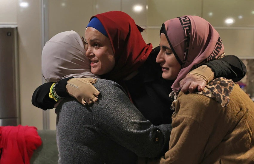 İsrail-Hamas savaşında son durum... 3. rehine takası başladı: Kızılhaç 13 İsrailli ve 5 yabancıyı teslim aldı