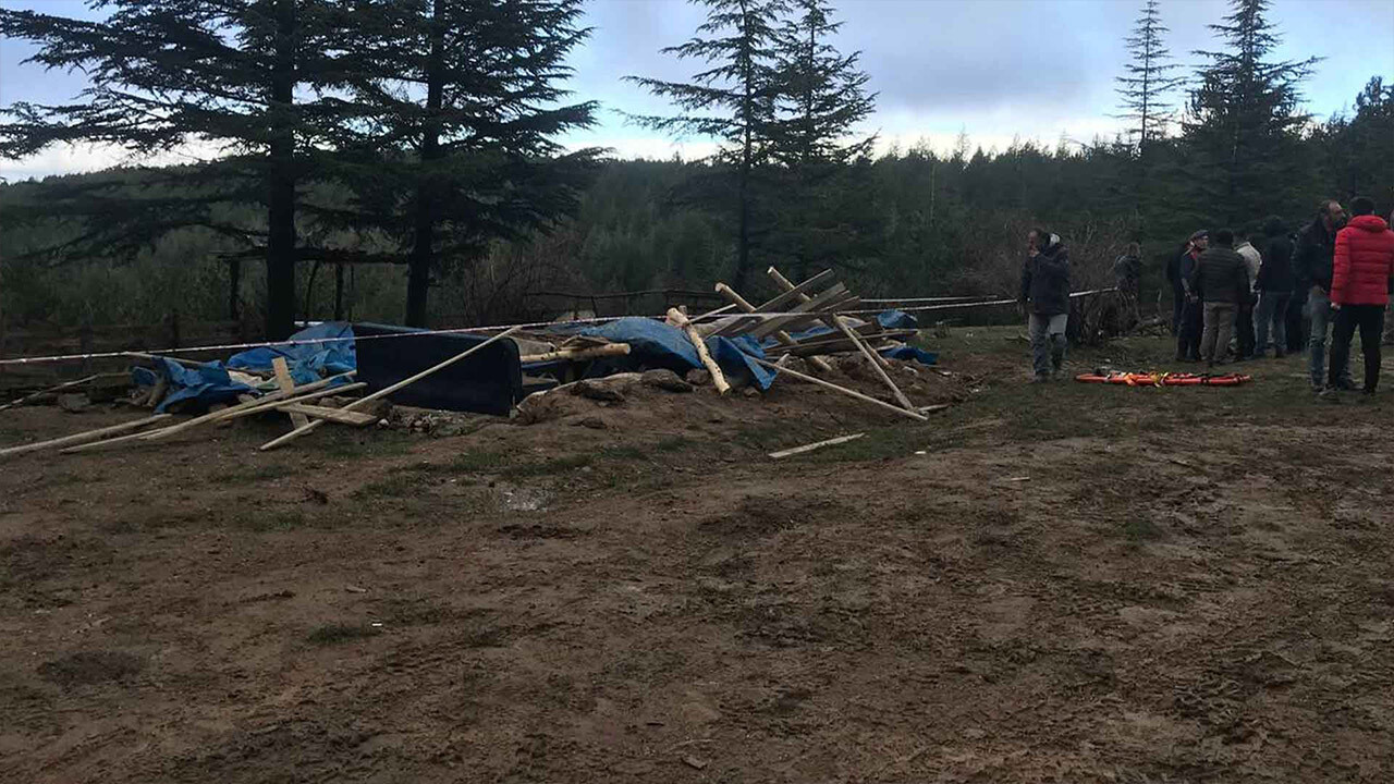 Fırtına Türkiye&#039;yi sardı! Acı haber peş peşe geldi: 2 ölü, 10 yaralı 