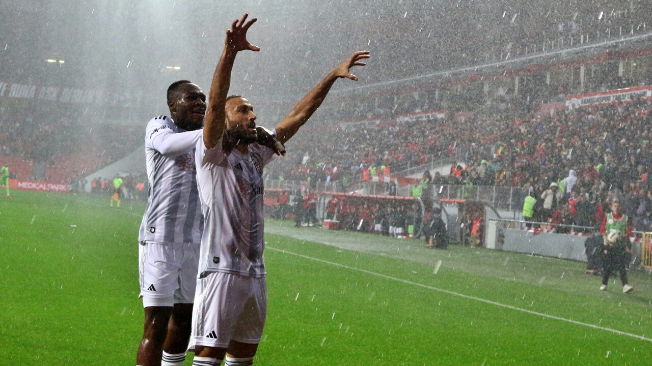 Kartal, Samsun&#039;da üç puanı kaptı! Maç sonucu: Samsunspor 1-2 Beşiktaş