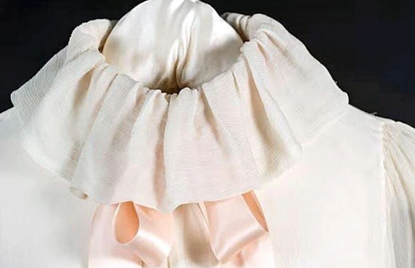 Prenses Diana’nın ünlü bluzu ve gece elbisesi açık artırmada