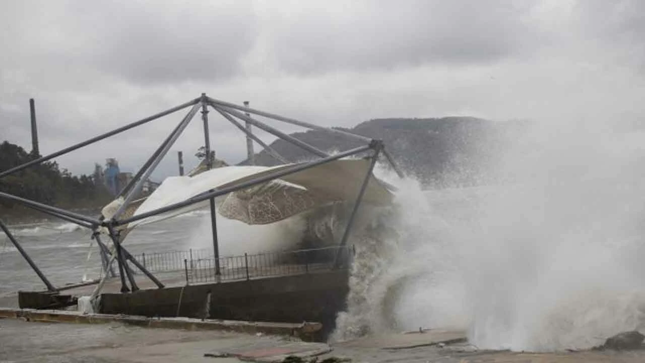 Eğitime olumsuz hava engeli! İşte 27 Kasım okulların tatil edildiği il ve ilçeler...