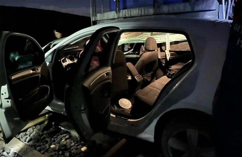 Diyarbakır'da feci kaza! Yük treni otomobile çarptı: Çok sayıda yaralı var