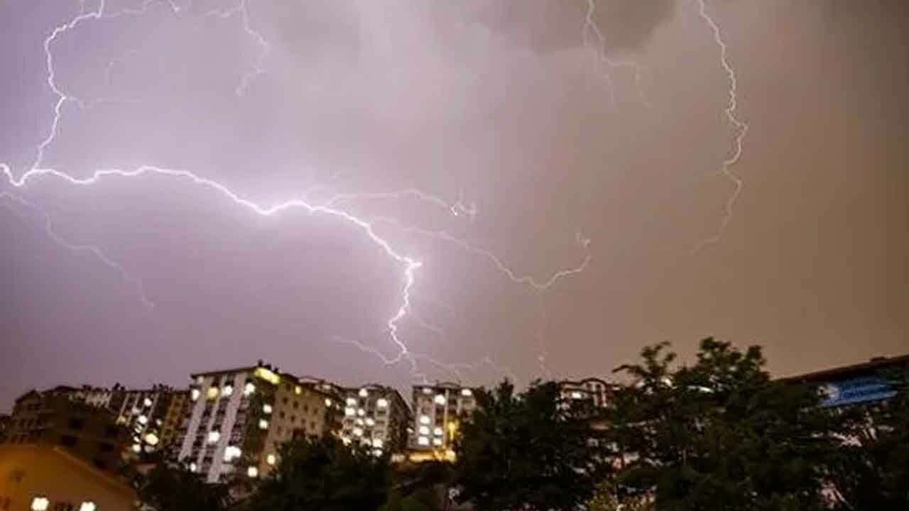 Çanakkale Boğaz ve Garnizon Komutanlığına yıldırım düştü: 4 asker yaralı