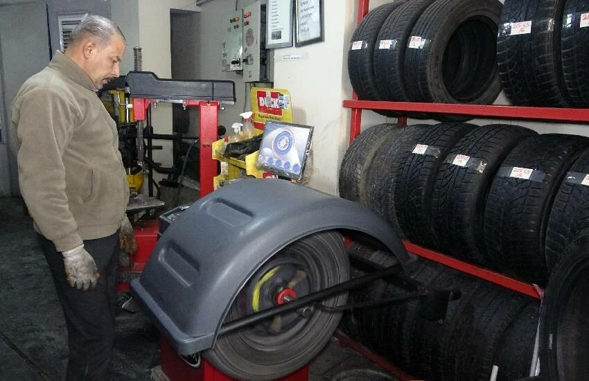 Soğuk havalar kapıyı çaldı, lastikçiler uyardı: Kar yağmasını beklemeyin!