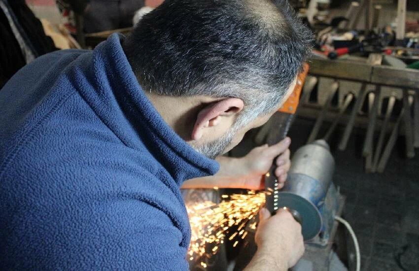 Zeytinde budama sezonuna erken giriş! Testereler piyasaya çıktı, bileyiciler bayram etti