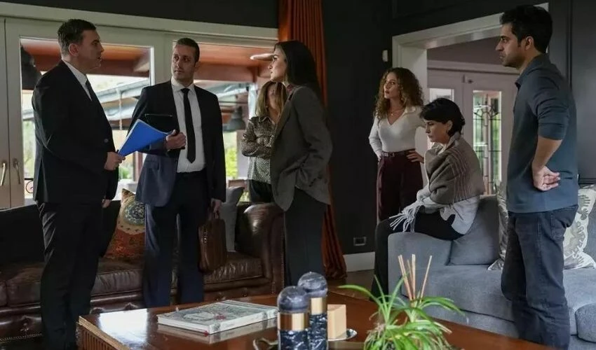 Finale doğru yayın günü değişti! Bambaşka Biri sona doğru ödül aldı