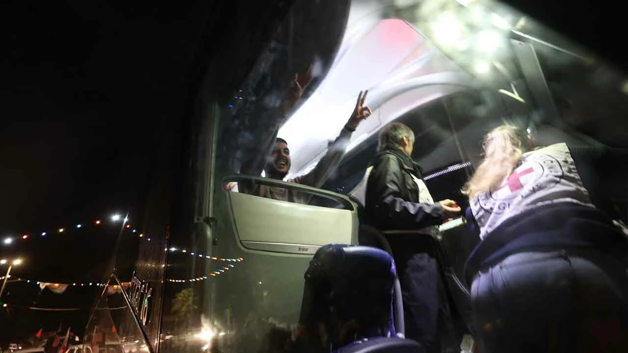 Esir takasında 5. gün... Hamas, 11 İsrailli esiri daha teslim etti! İsrail de 33 Filistinli esiri bıraktı