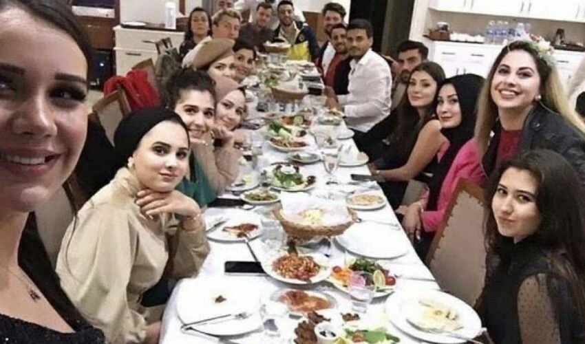 “Şampiyonlar Ligi” notuyla paylaşılmıştı! Fotoğraftaki 15 kişi hakkında yurt dışına çıkış yasağı