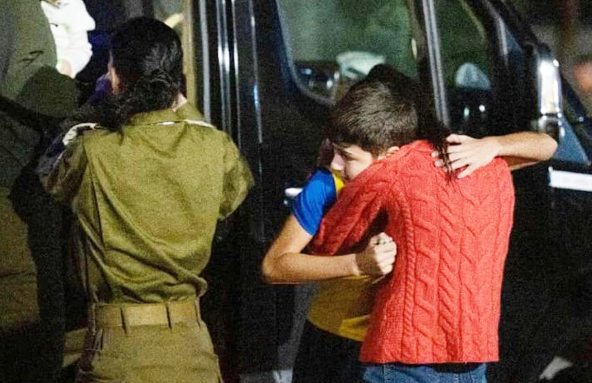 Hamas'ın serbest bıraktığı 12 yaşındaki çocuk yaşadıklarını anlattı: Görüntü izlettiler