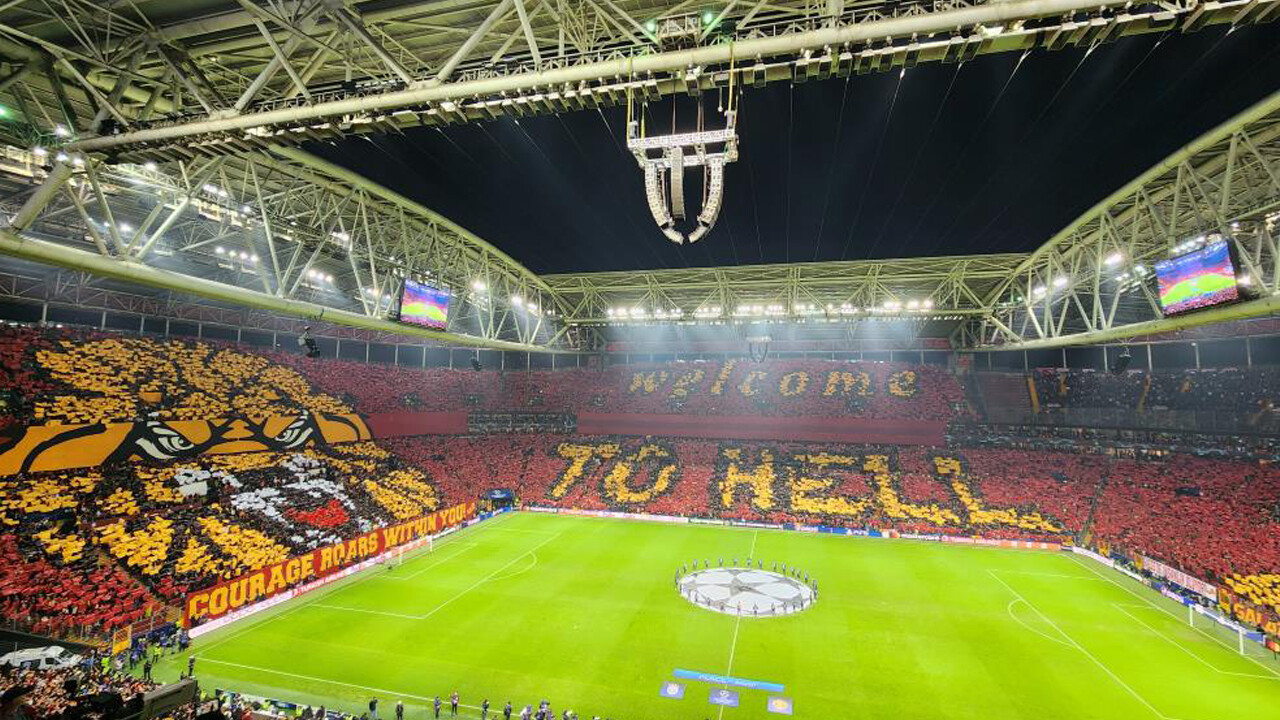 Galatasaray taraftarından Manchester United&#039;a özel koreografi