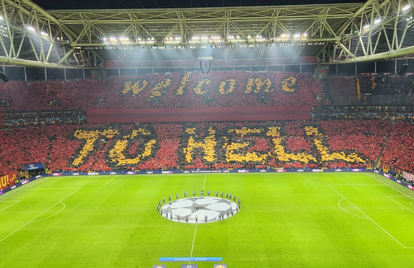 Galatasaray taraftarından Manchester United'a özel koreografi