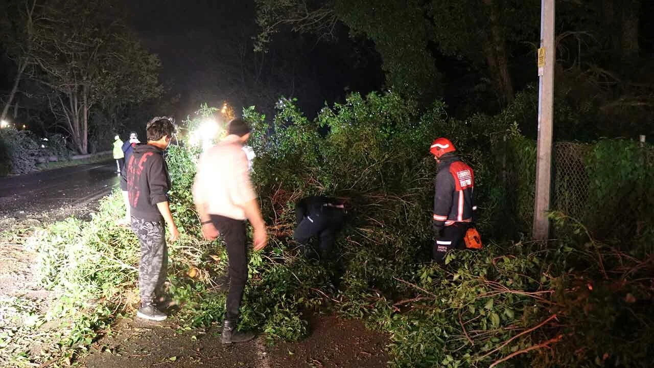 İstanbul, Sakarya, Bursa... Resmen fırtına koptu, ortalık savaş alanına döndü