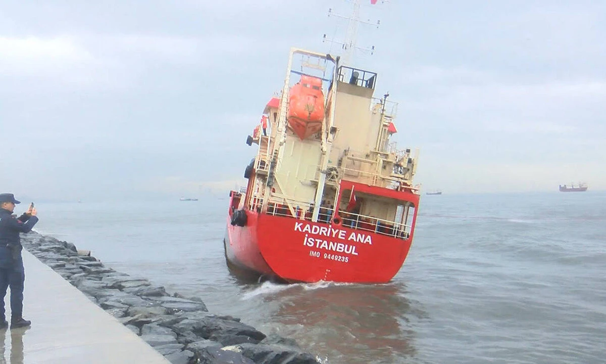 İstanbul Boğazı gemi trafiğine açıldı
