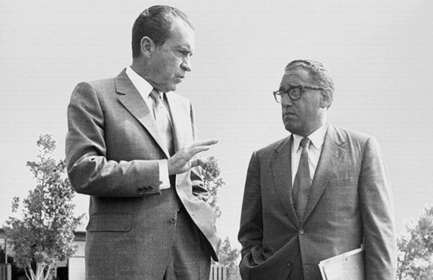 Soğuk Savaş döneminin ABD Dışişleri Bakanı Henry Kissinger, 100 yaşında hayatını kaybetti