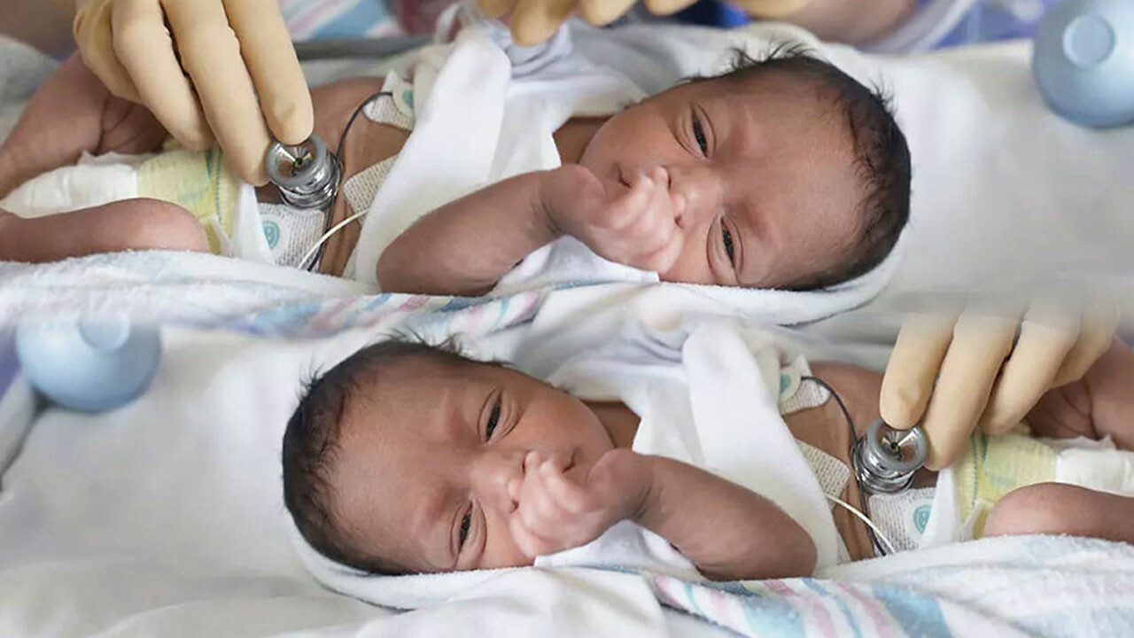 Kıtanın doğum yapan en yaşlı kadını: İkiz bebekleri doğdu