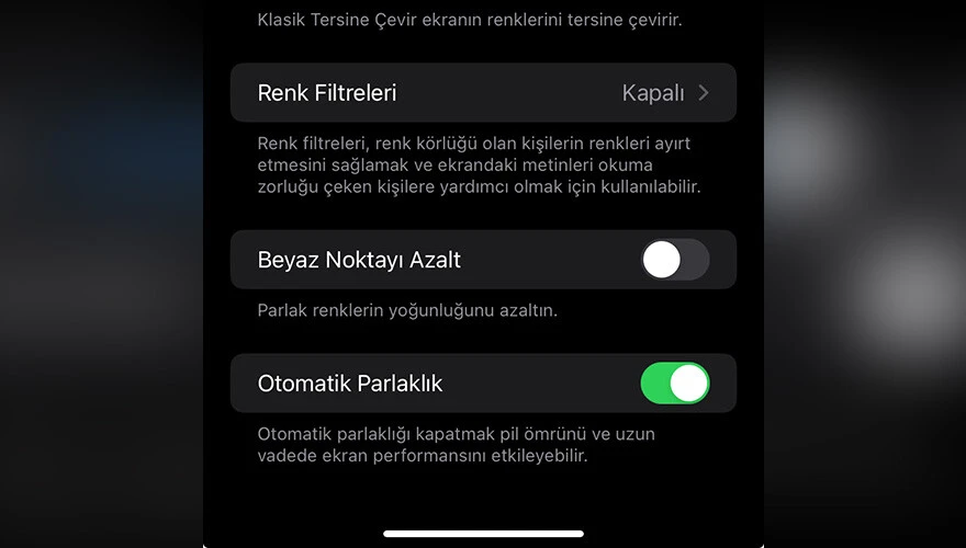 Telefon ekran parlaklığı kendi kendine düşüyor, nasıl düzeltilir?
