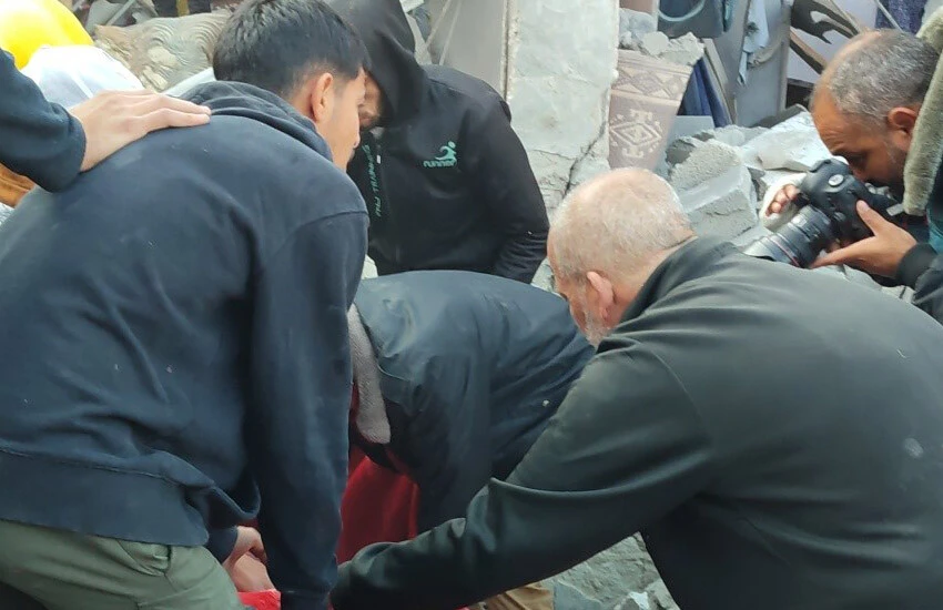 İsrail, Maghazi Mülteci Kampı'nı hedef aldı: 10 Filistinli hayatını kaybetti