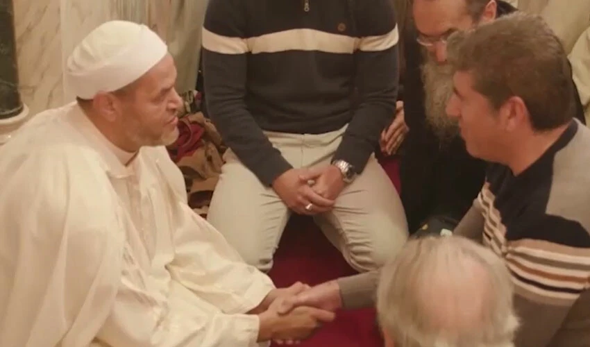 İsrail'in saldırıları bir ülkeyi çok etkiledi: Her hafta bir kişi Müslüman oluyor