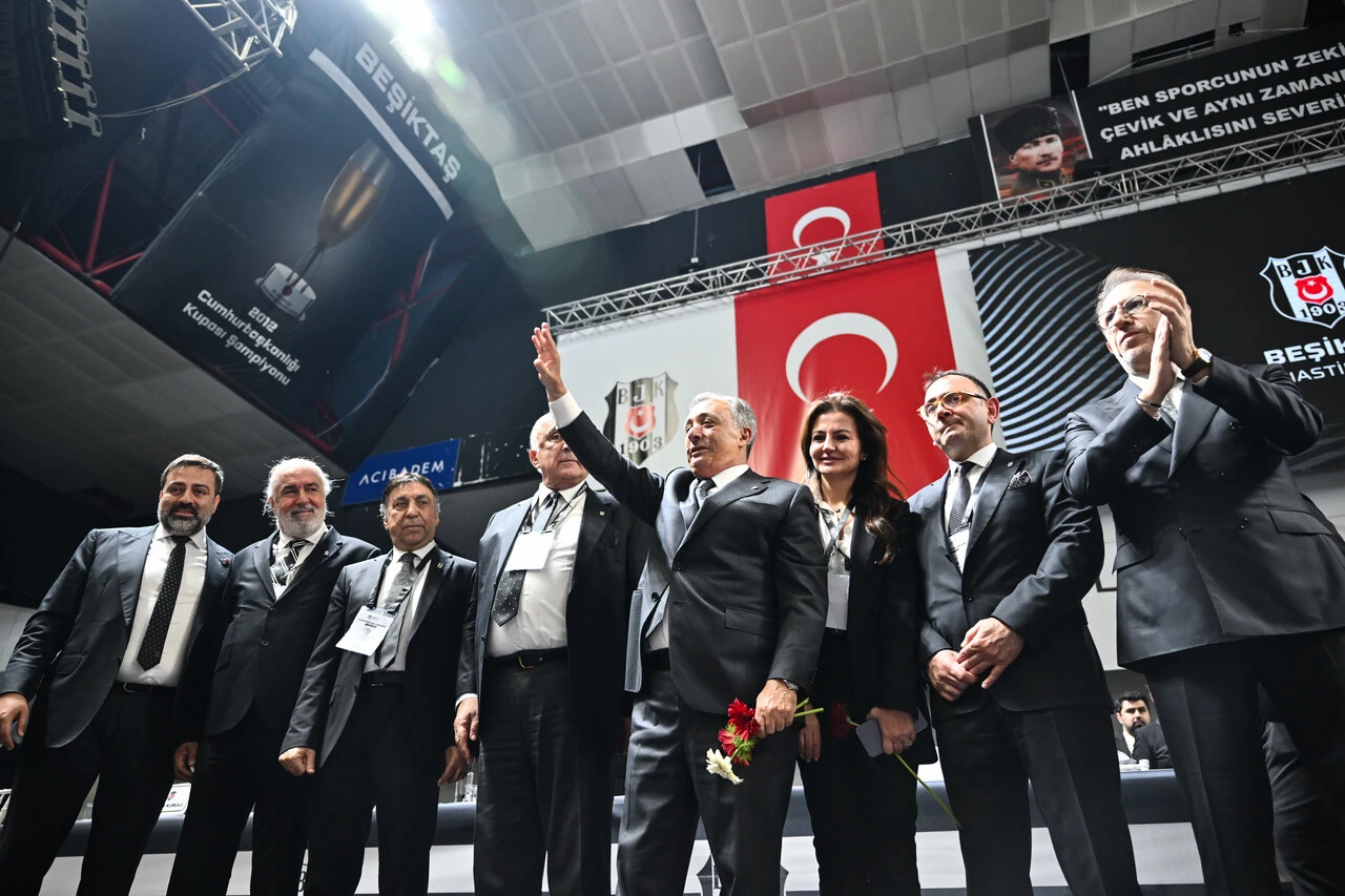 Ahmet Nur Çebi'den Beşiktaş'a duygusal veda: Gözyaşlarını tutamadı