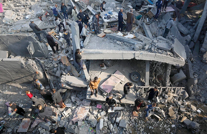 İsrail'in yeni saldırısında en az 300 kişi ölü ve yaralı olarak enkazdan çıkarıldı.