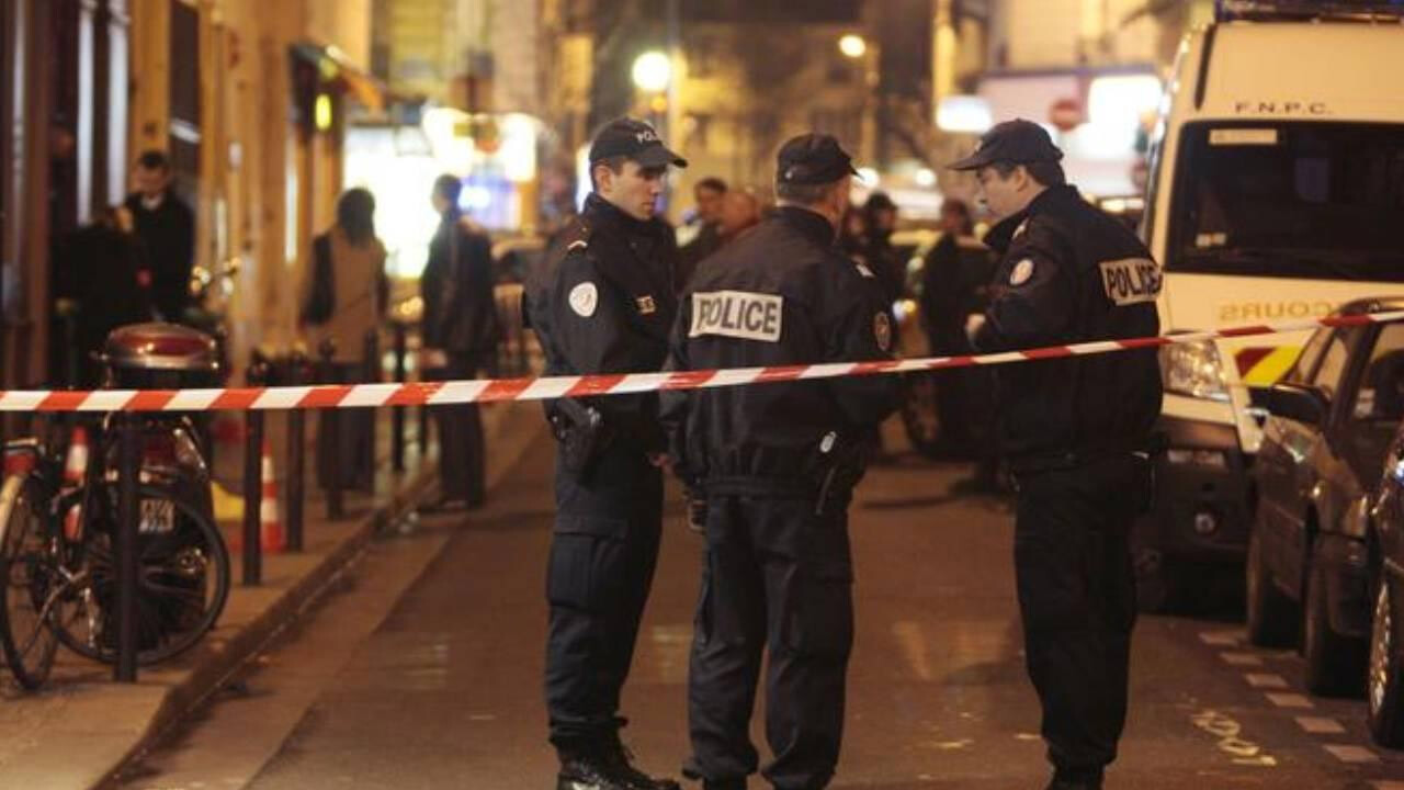 Paris&#039;te bıçaklı saldırı: 1 ölü, 2 yaralı