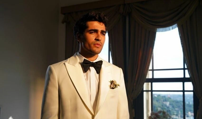 Oyuncuların tam kadro katıldığı ödül töreninde gözler Mert Ramazan Demir’i aradı