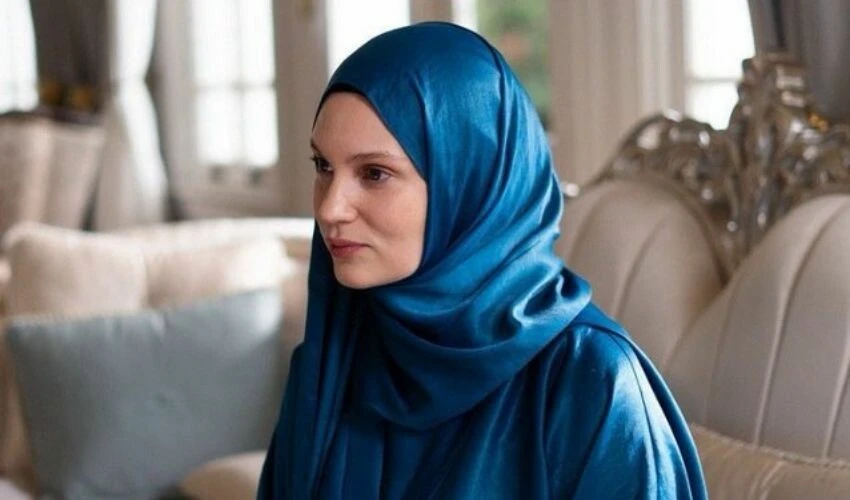 Kızılcık Şerbeti'nin yapımcısından Farah Zeynep Abdullah açıklaması: Para almadan oynadı