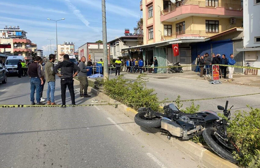 Motosiklete çarparak kamyonun altında kaldı: 1 ölü, 1 yaralı