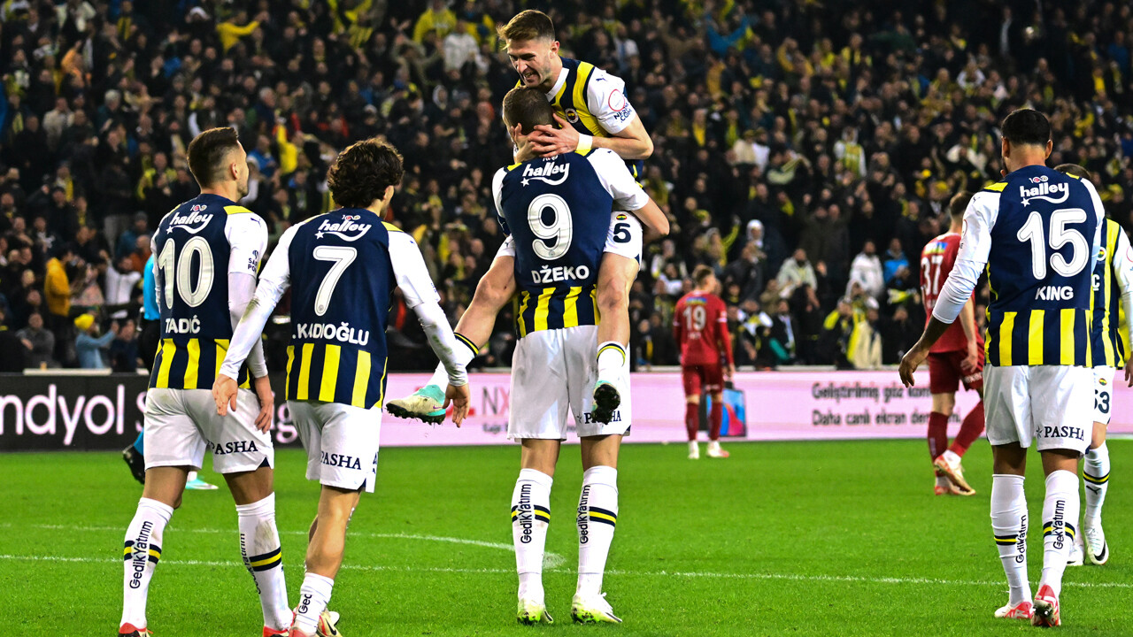 Kanarya liderliği 4 golle geri aldı! Maç sonucu: Fenerbahçe 4-1 Sivasspor