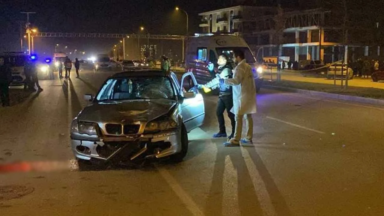 90 metre sürüklendi... Otomobilin çarptığı üniversite öğrencisi feci şekilde can verdi