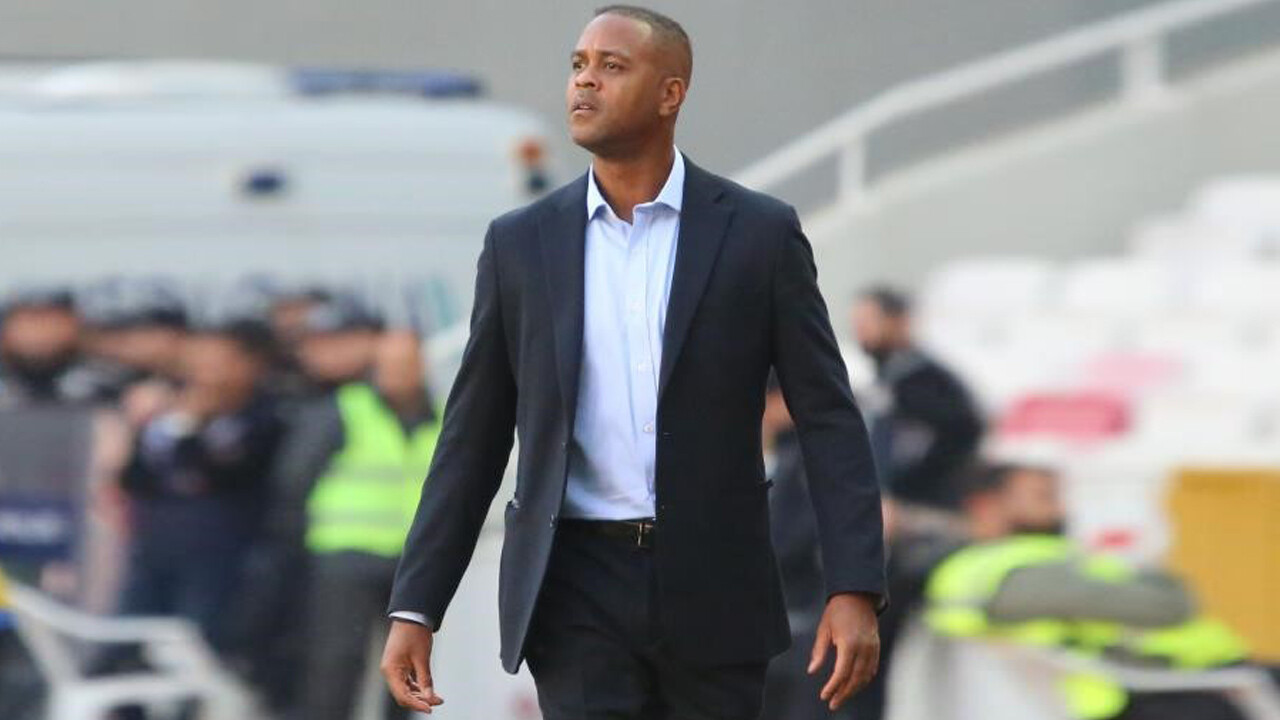 Adana Demirspor&#039;da Patrick Kluivert dönemi sona erdi