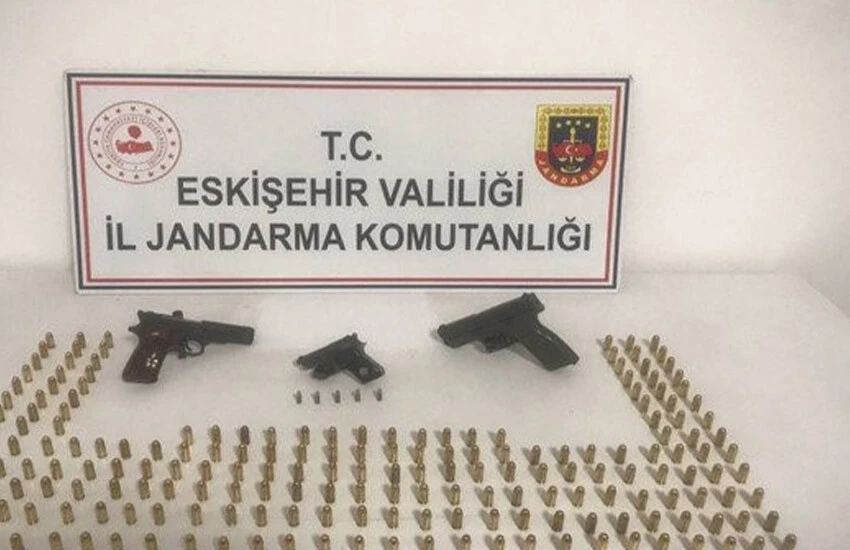 Rize'den Eskişehir'e getirilen silah ve mermiler ele geçirildi