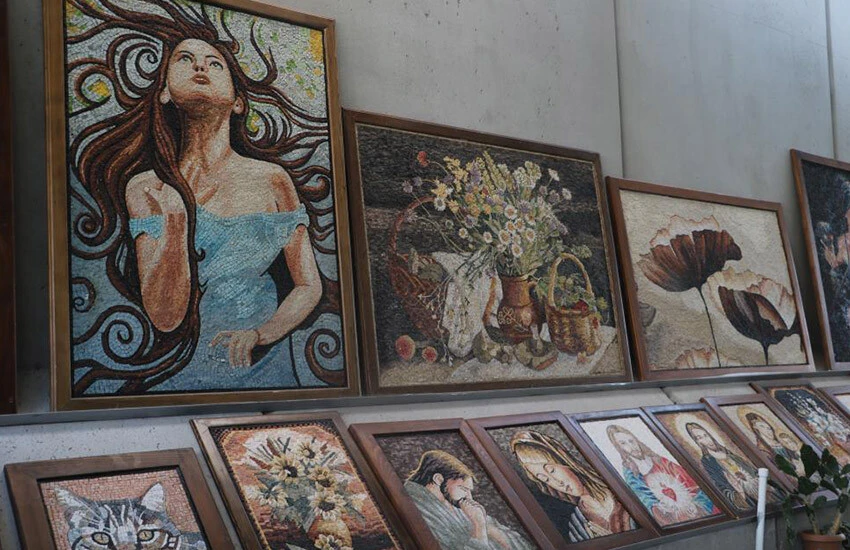 Metrekaresinde 20 bin taş bulunuyor! Mozaik tablolar 600 dolardan Amerika ve Avrupa’ya gönderiliyor