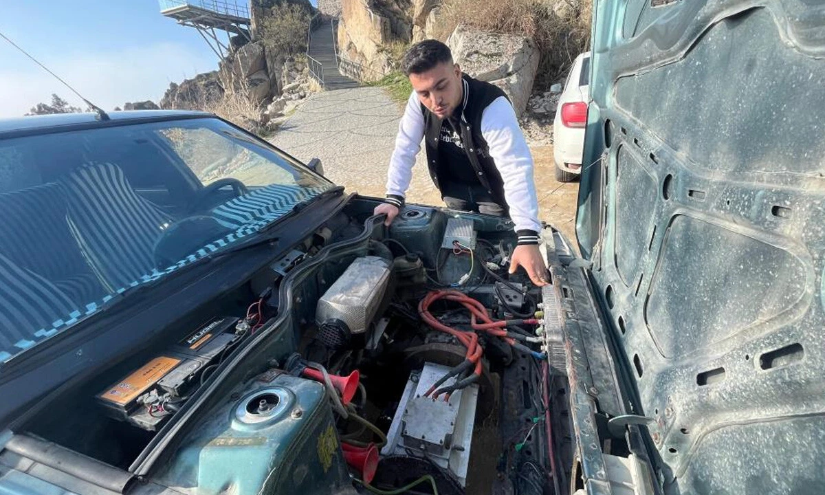 35 yıllık benzinli otomobili, elektrikliye dönüştürdü: 200 km'lik yolun maliyeti sadece 20 TL