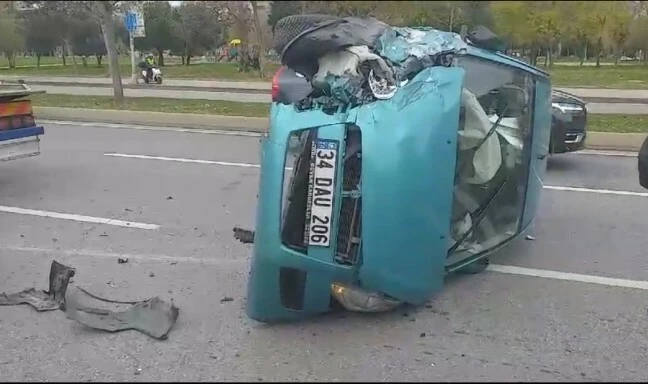 Park halindeki araca çarparak takla attı