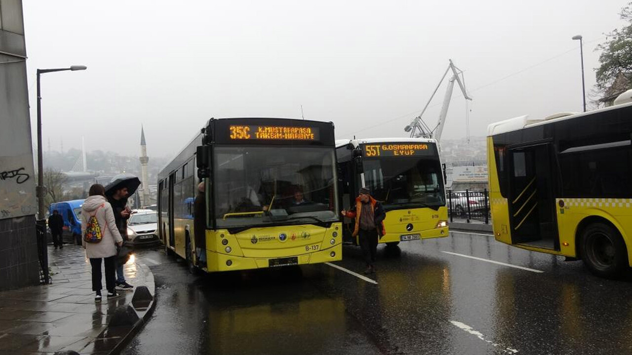 Arızalanan İETT otobüsü İstanbul trafiğini felç etti