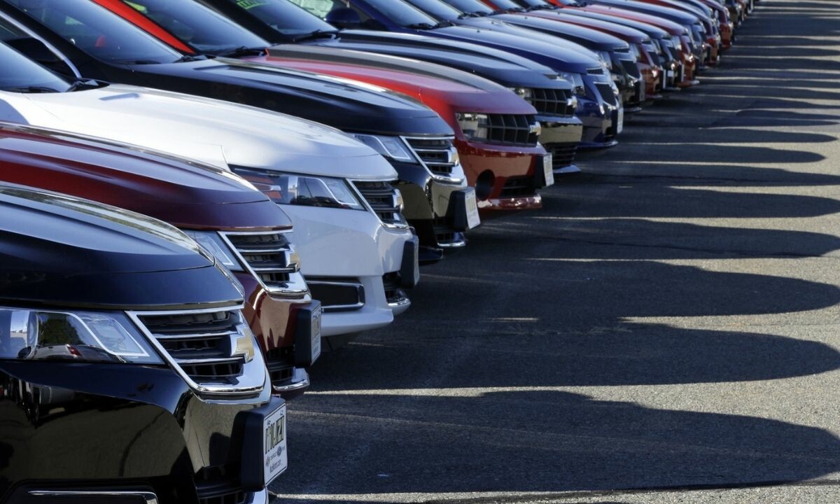 Ticaret Bakanlığı’ndan yeni açıklama: Otomobilde liste fiyatı kısıtlamasında süre uzatıldı