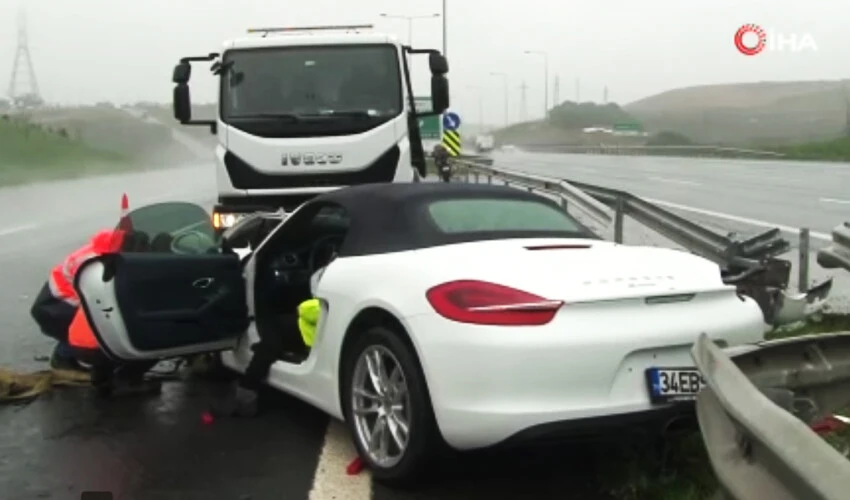 Hurdaya dönen araçtan yara almadan kurtuldu