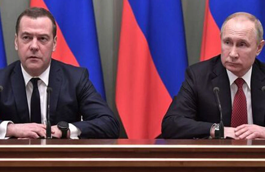 NATO ile 3. Dünya Savaşı kapıda! Rusya gemileri yaktı, büyük riski açıkladı