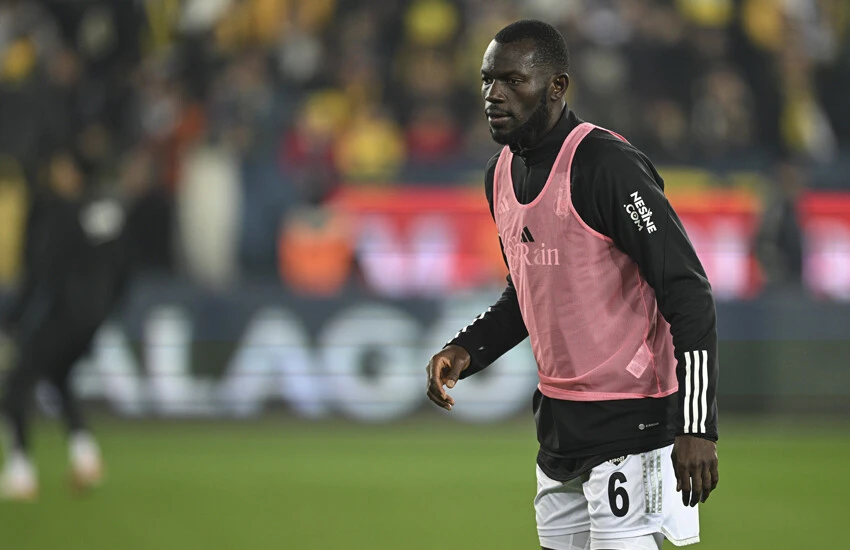 Beşiktaş'a Fenerbahçe derbisi öncesi yıldız isimden iyi haber