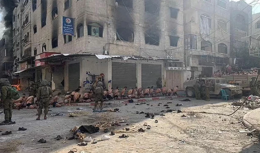 İsrail'den esirlere insanlık dışı muamele! Sivilleri soyup tek tek dizdiler