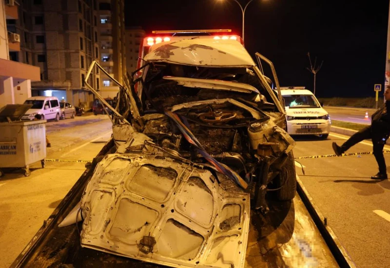 Adana’da feci kaza! Tıra arkadan çarpan <a href=