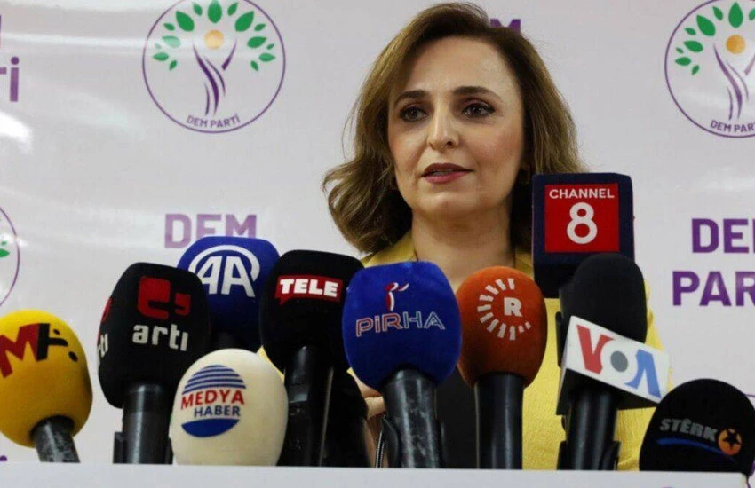 DEM Parti sözcüsü ve Şırnak Milletvekili Ayşegül Doğan, parti isimlerinin değiştiğini bildirdi.