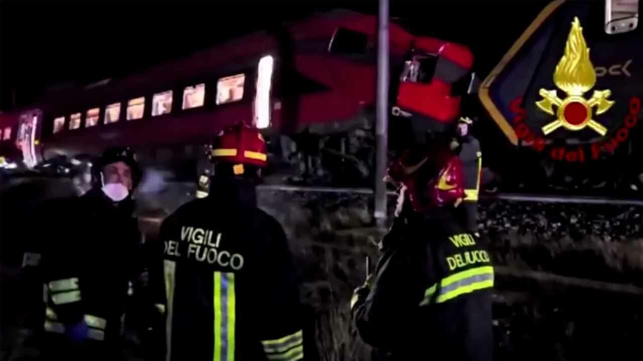 İtalya&#039;da feci kaza! İki tren çarpıştı: 17 yaralı