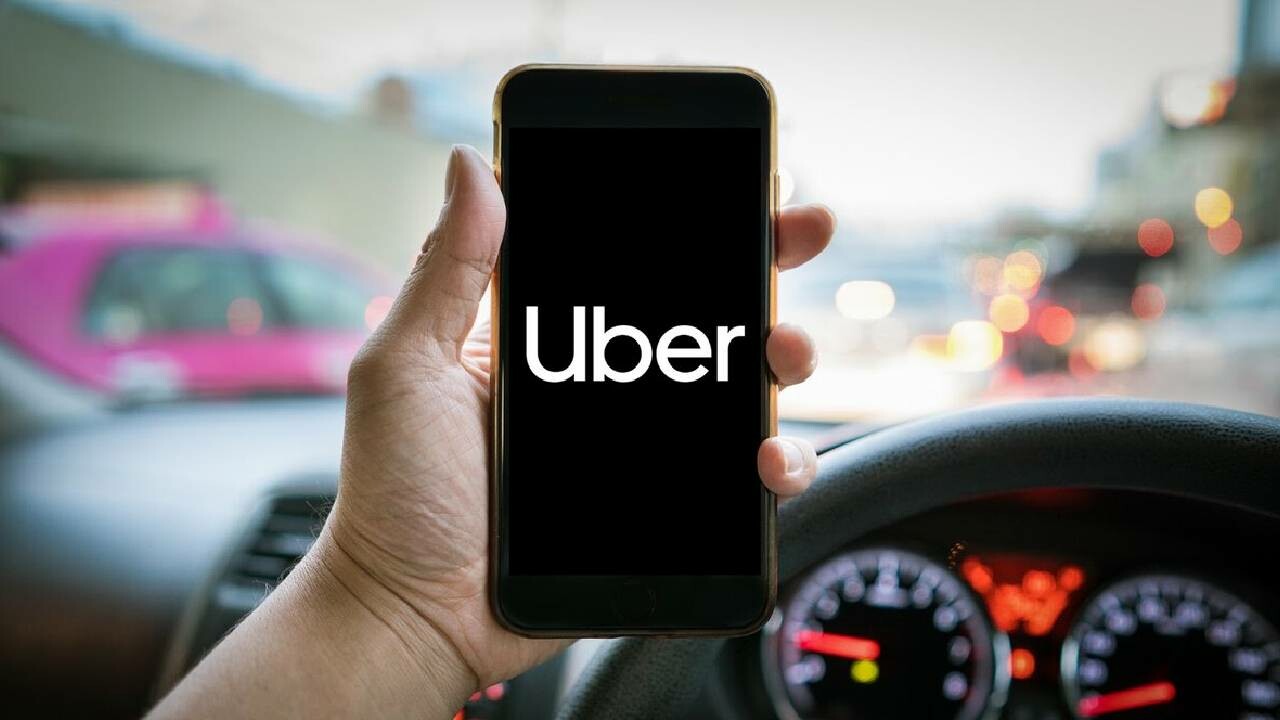 Uber uygulamayla çağırılan taksiye zamlı tarife, tepkiler çığ gibi büyüyor: Her biniş 20 lira!