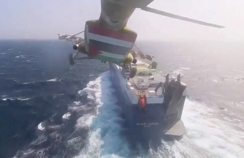 Kızıldeniz'de kriz! Norveç gemisi vuruldu, İsrail Husiler'e gözdağı verdi