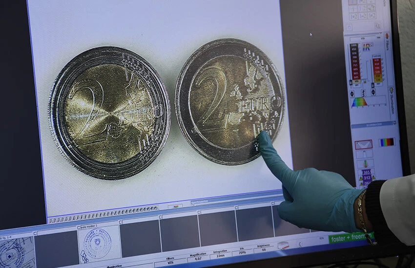 Dolaşıma giren sahte paraların çoğu 2 euro.