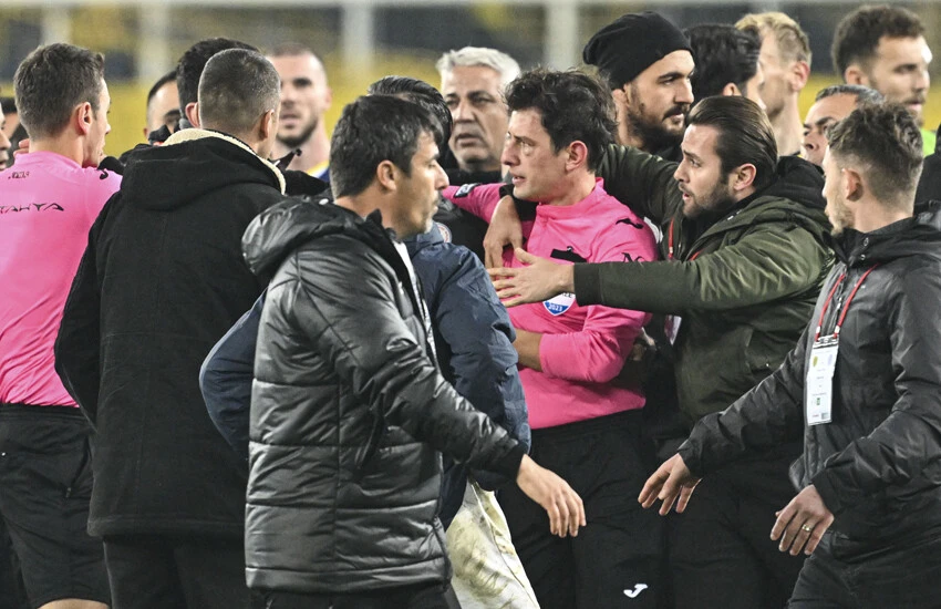 Halil Umut Meler'e yapılan saldırı Avrupa basınında: Utanç verici ve üzücü!